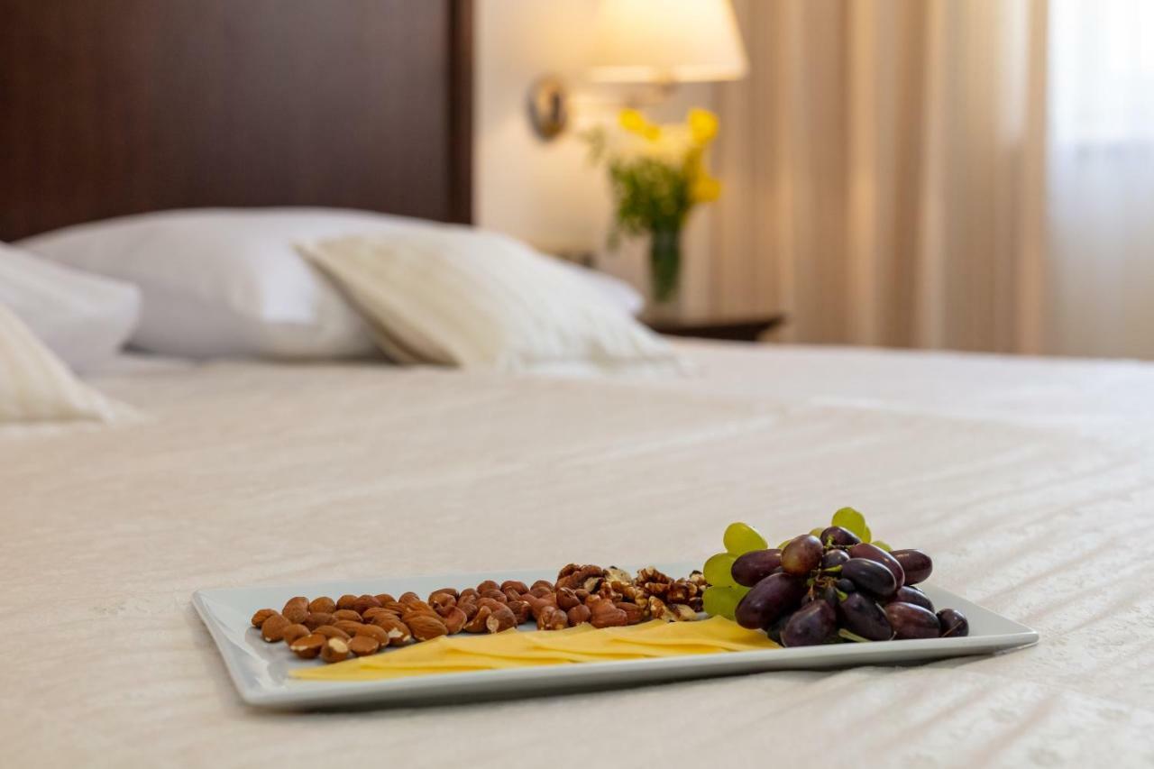 Hotel Croatia Baska Voda Ngoại thất bức ảnh